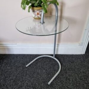 Tavolino laterale vintage IKEA RY anni 90 piano vetro struttura metallo cromato Home, Furniture & DIY Furniture